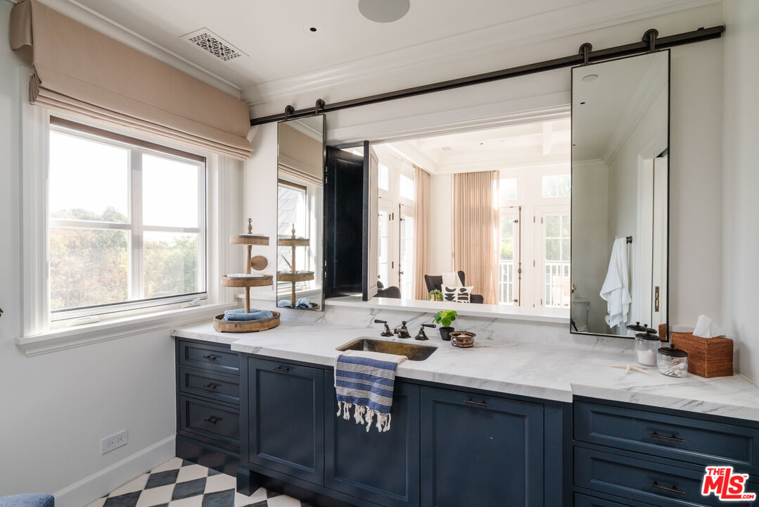 347 Fordyce Road Los Angeles, CA 90049 - Photo 22 of 54