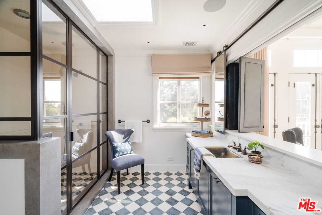 347 Fordyce Road Los Angeles, CA 90049 - Photo 23 of 54