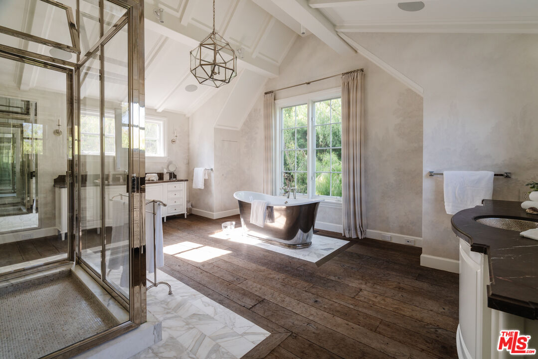 347 Fordyce Road Los Angeles, CA 90049 - Photo 26 of 54