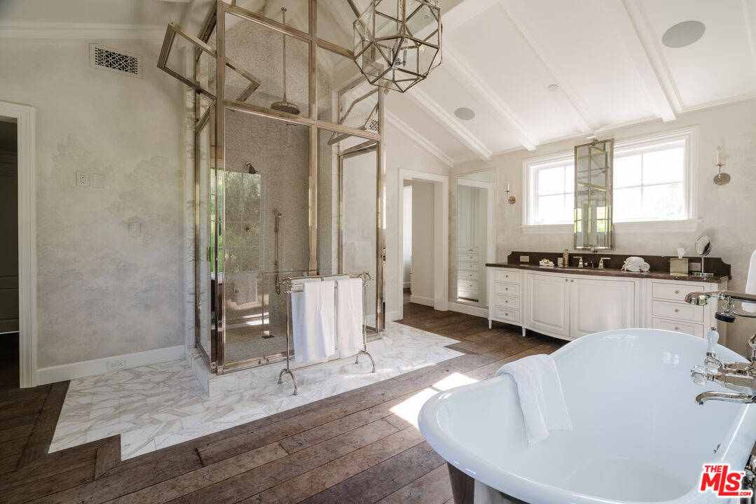 347 Fordyce Road Los Angeles, CA 90049 - Photo 28 of 54