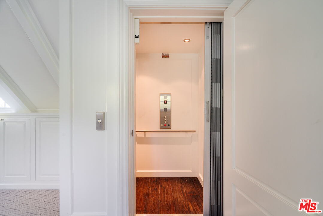 347 Fordyce Road Los Angeles, CA 90049 - Photo 30 of 54