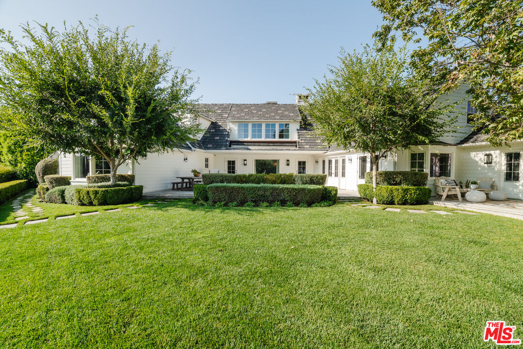 347 Fordyce Road Los Angeles, CA 90049 - Photo 4 of 54