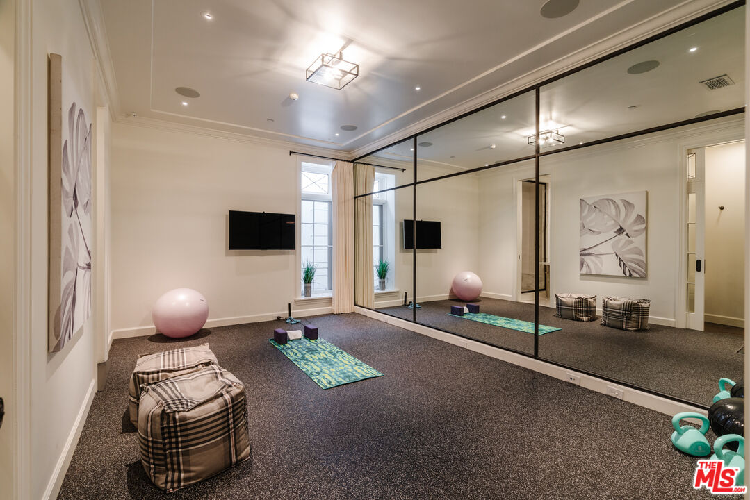 347 Fordyce Road Los Angeles, CA 90049 - Photo 34 of 54