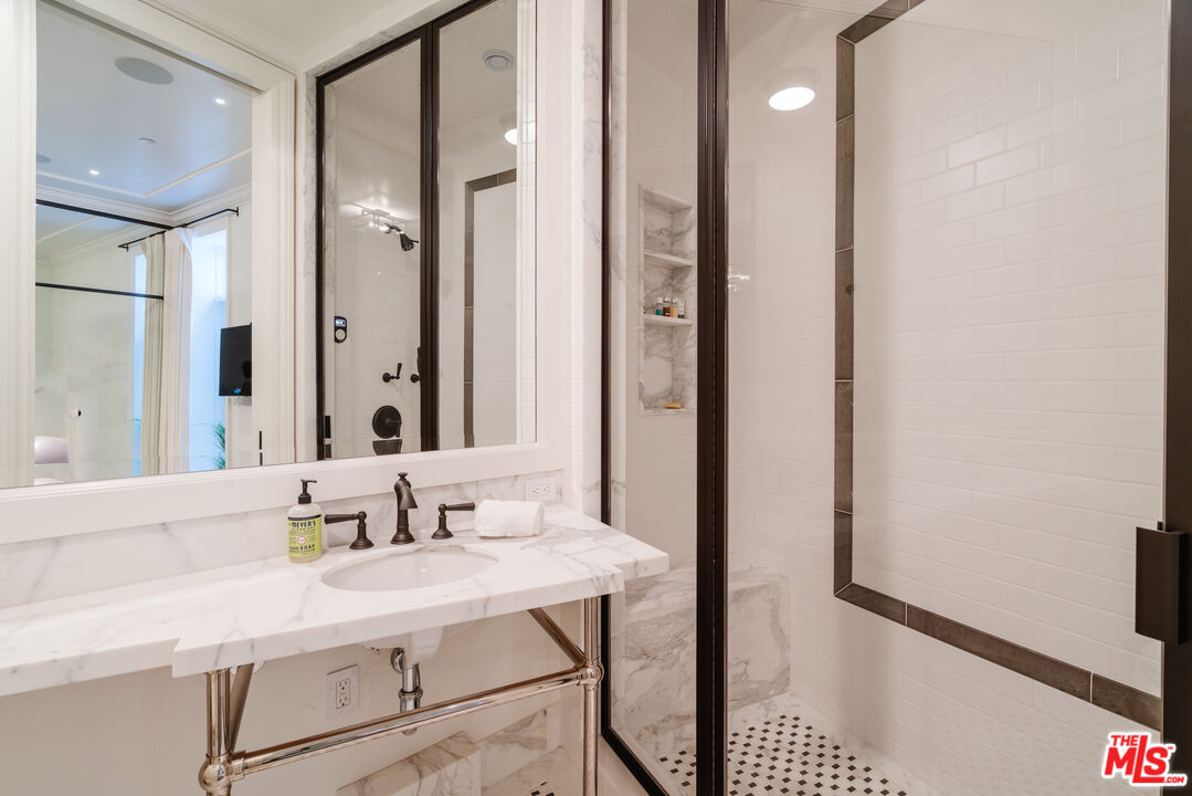 347 Fordyce Road Los Angeles, CA 90049 - Photo 35 of 54