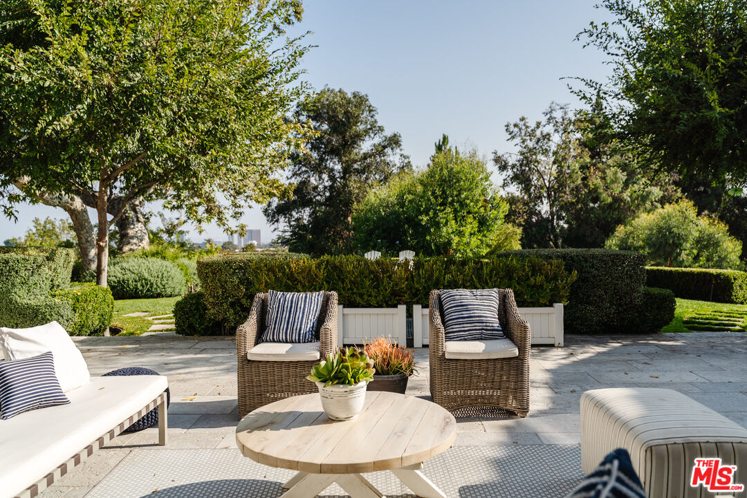 347 Fordyce Road Los Angeles, CA 90049 - Photo 38 of 54