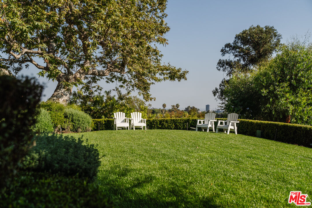 347 Fordyce Road Los Angeles, CA 90049 - Photo 42 of 54