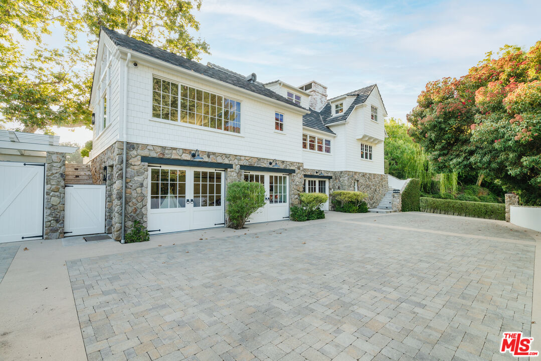 347 Fordyce Road Los Angeles, CA 90049 - Photo 6 of 54