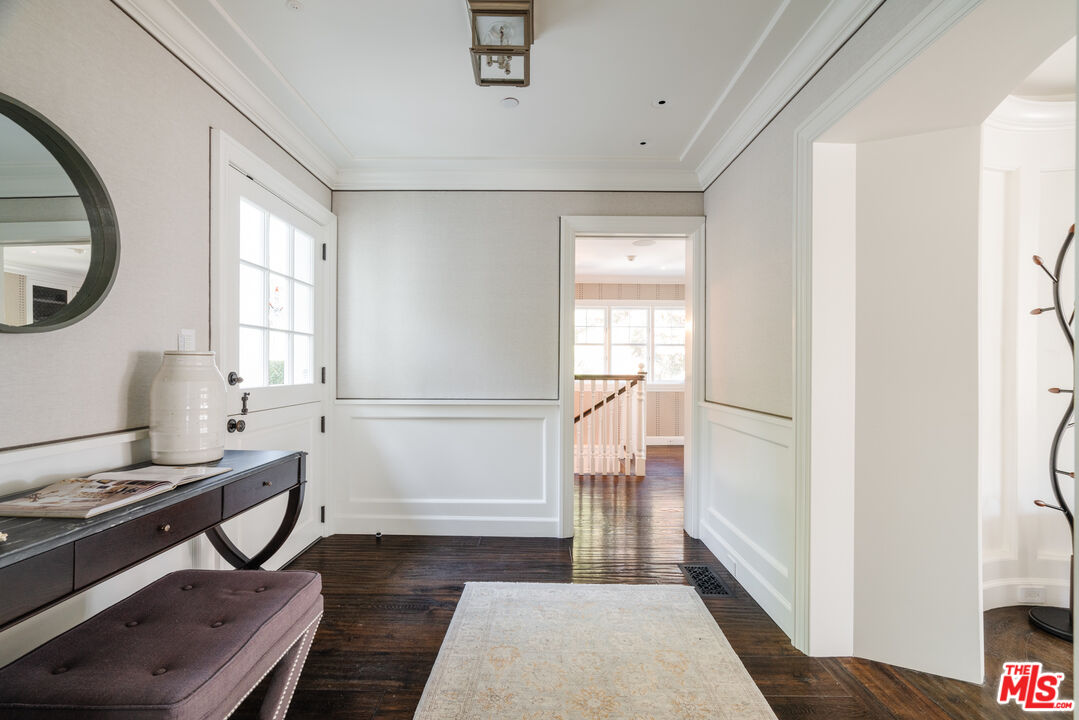 347 Fordyce Road Los Angeles, CA 90049 - Photo 7 of 54