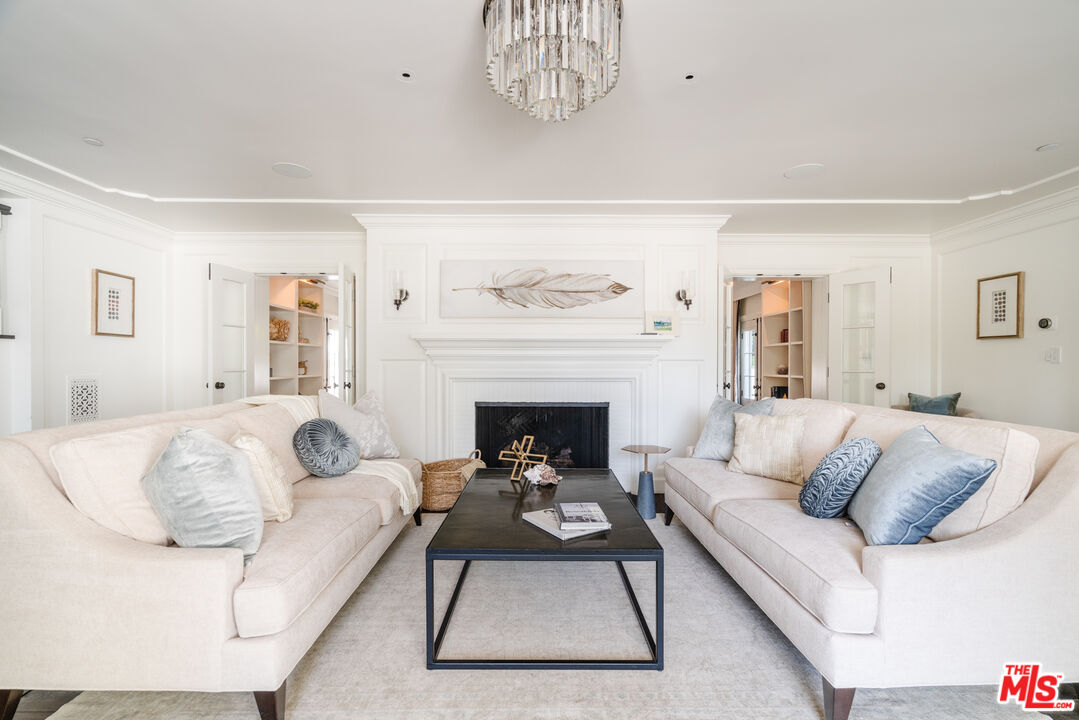 347 Fordyce Road Los Angeles, CA 90049 - Photo 8 of 54