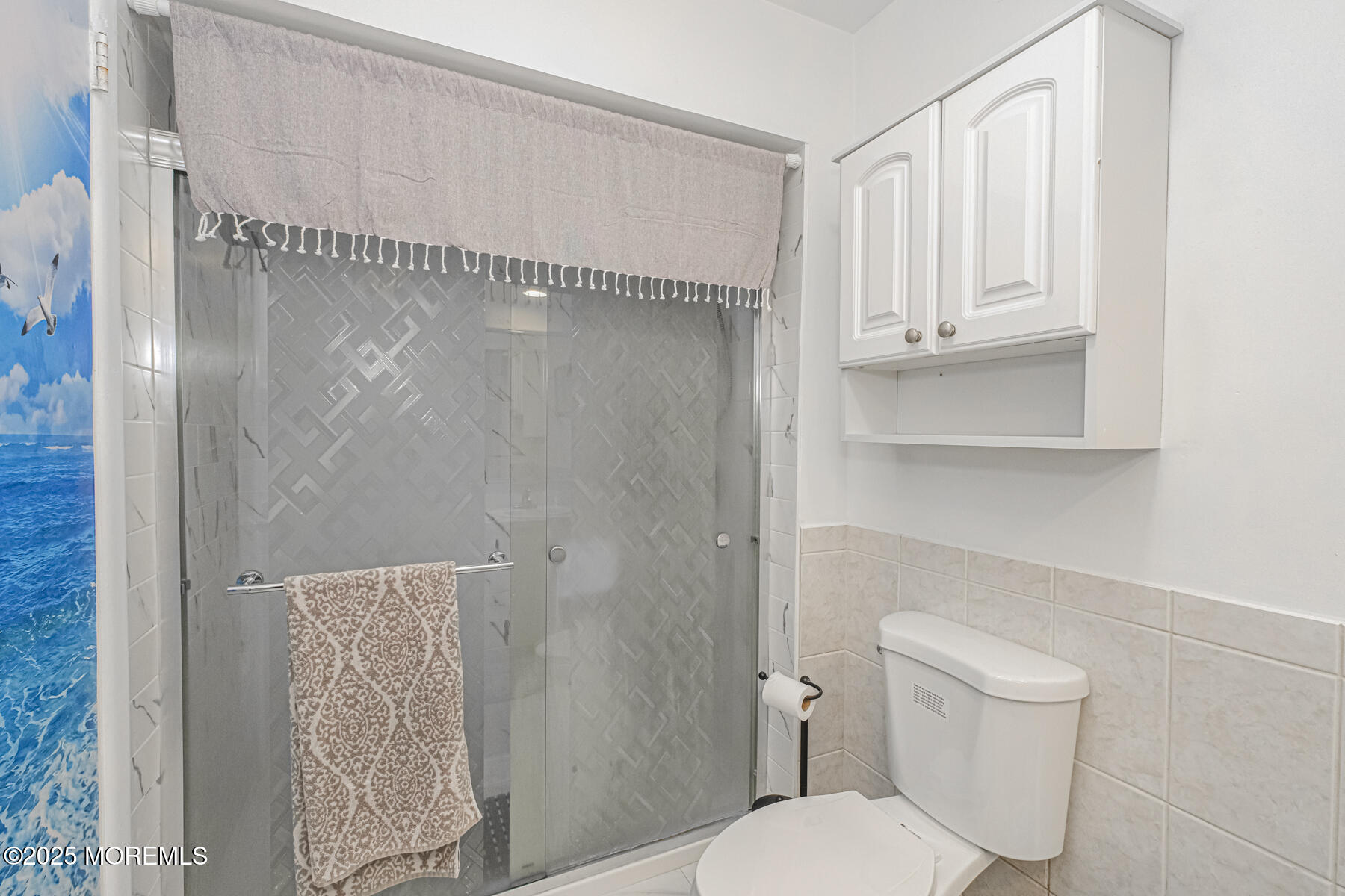 75 Overlook Way, Unit K Manalapan, NJ 07726 - Photo 16 of 24 a bathroom with a toilet and a shower curtain