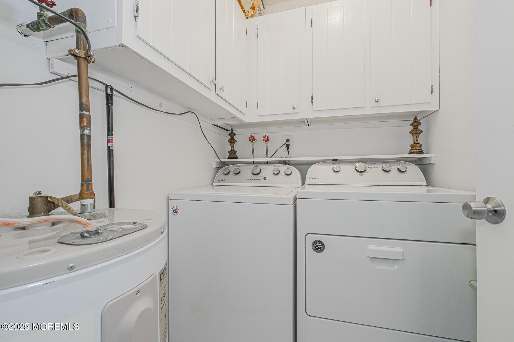 75 Overlook Way, Unit K Manalapan, NJ 07726 - Photo 22 of 24 a utility room with dryer and washer