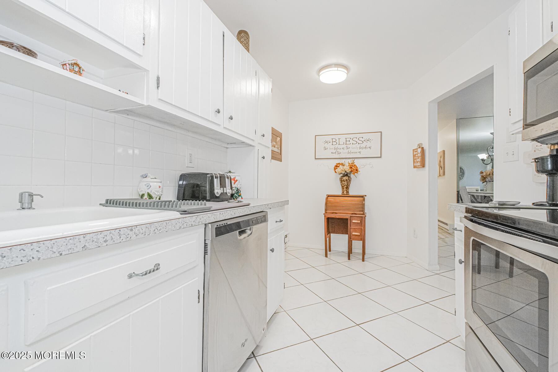 75 Overlook Way, Unit K Manalapan, NJ 07726 - Photo 6 of 24 a kitchen with a sink and cabinets