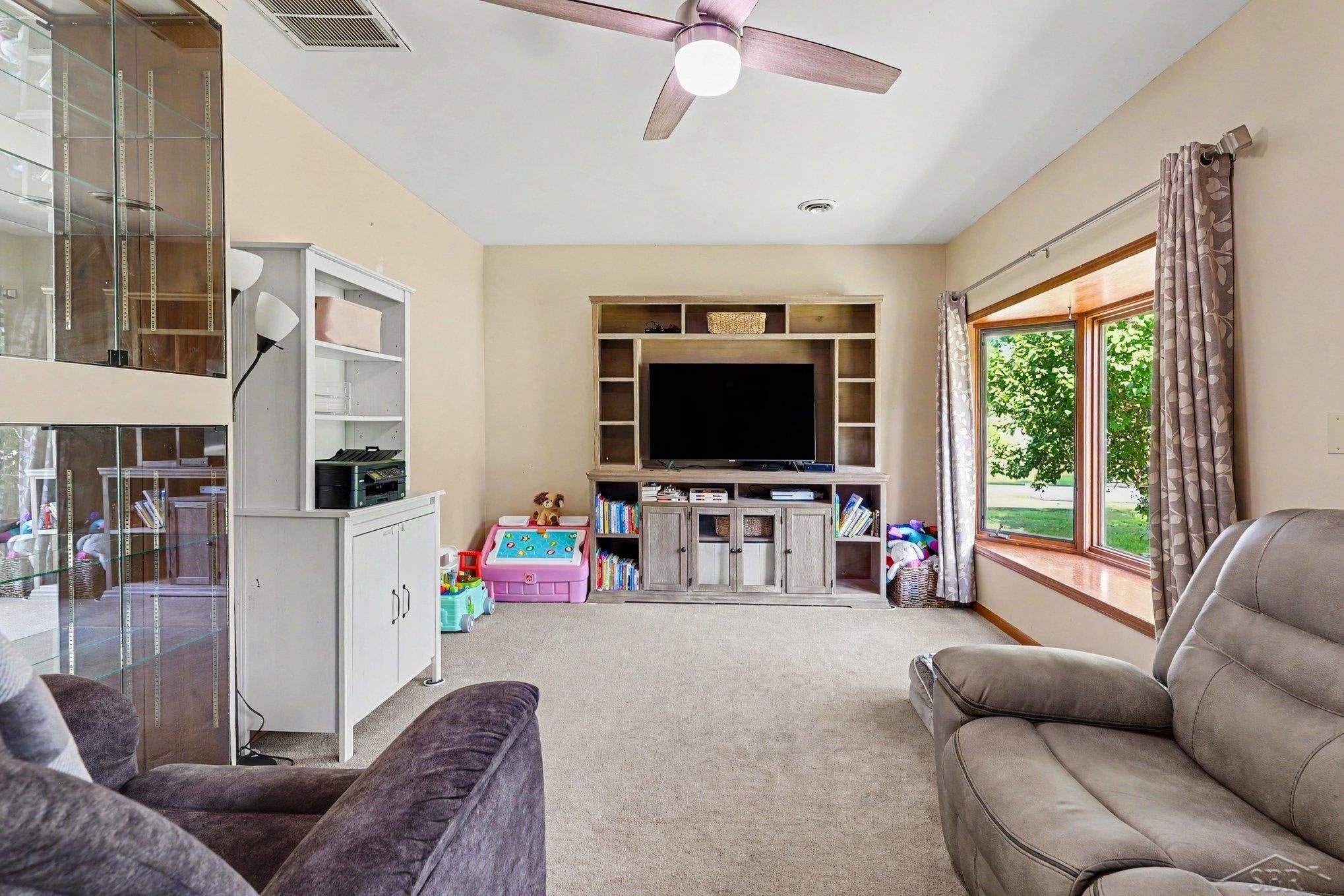 2554 East Ashby Road Midland, MI 48640 - Photo 6 of 27 Gallery Image 6