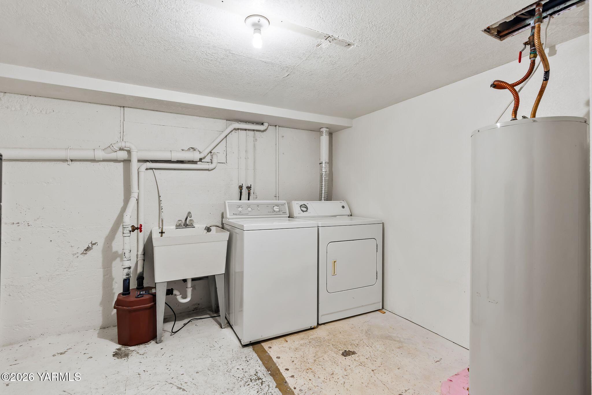 702 South 30th Avenue Yakima, WA 98902 - Photo 23 of 30 Basement - Laundry room