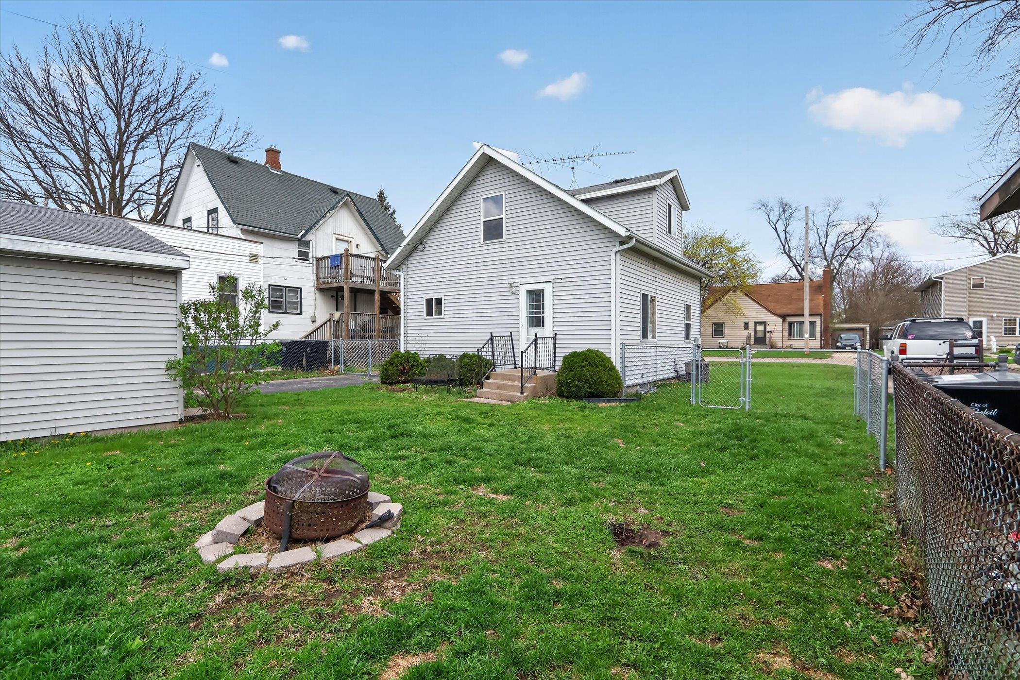 852 Johnson Street Beloit, WI 53511 - Photo 32 of 37