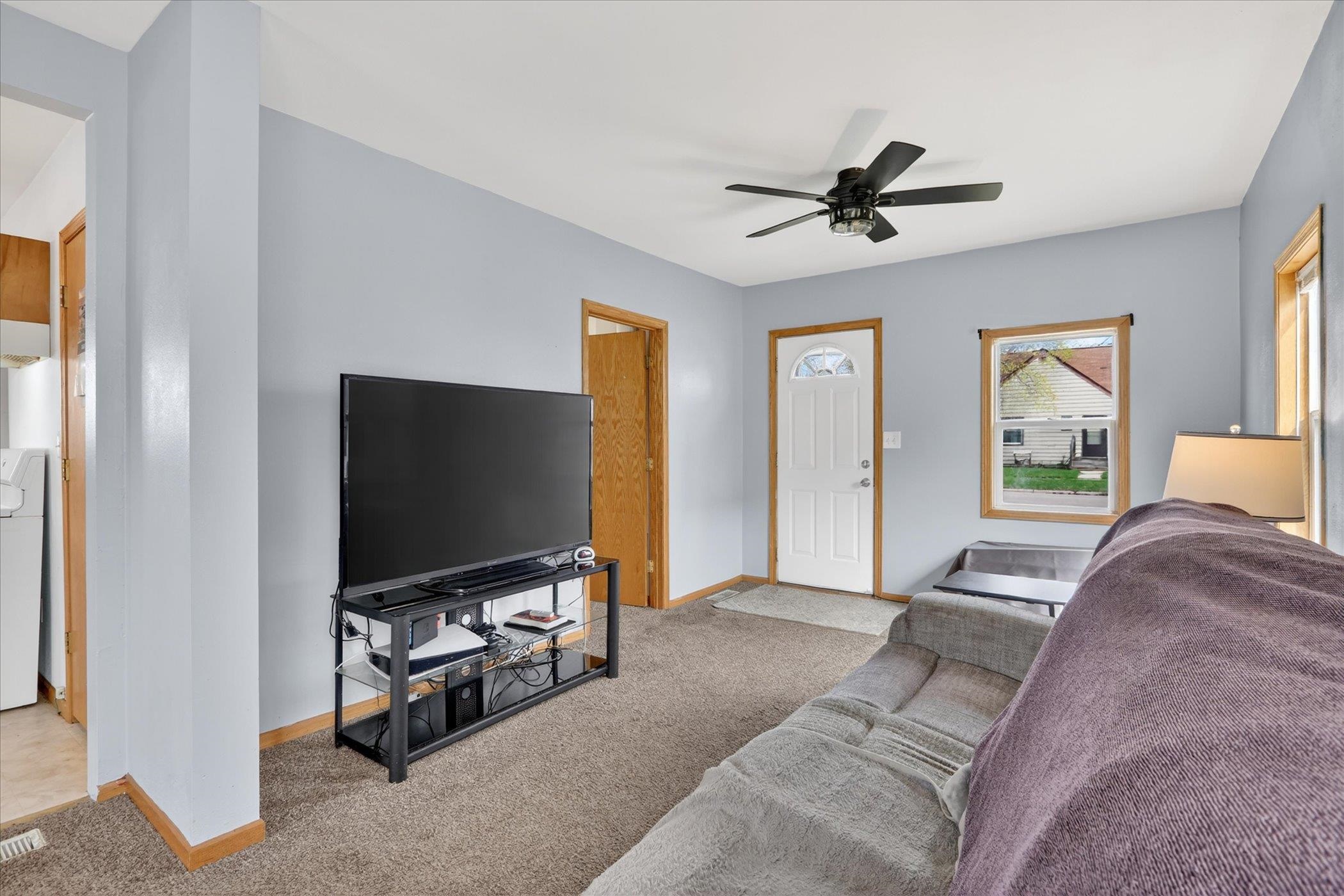 852 Johnson Street Beloit, WI 53511 - Photo 8 of 37