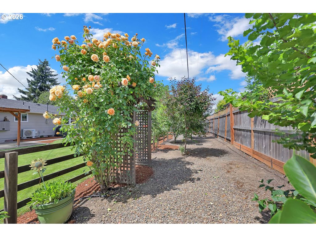 1027 Longridge Drive Springfield, OR 97478 - Photo 39 of 43