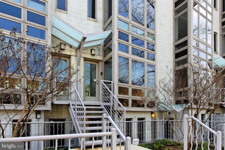 215 R Street Northeast, Unit B Washington, DC 20002 - Photo 11 of 25 Exterior (Front)