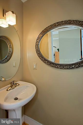 215 R Street Northeast, Unit B Washington, DC 20002 - Photo 12 of 25 Bath