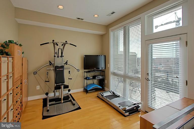 215 R Street Northeast, Unit B Washington, DC 20002 - Photo 24 of 25 Den