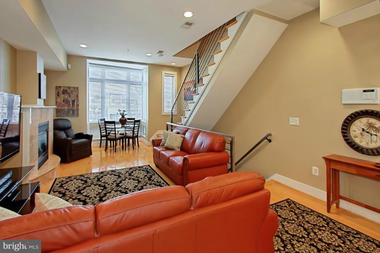 215 R Street Northeast, Unit B Washington, DC 20002 - Photo 9 of 25 Living Room