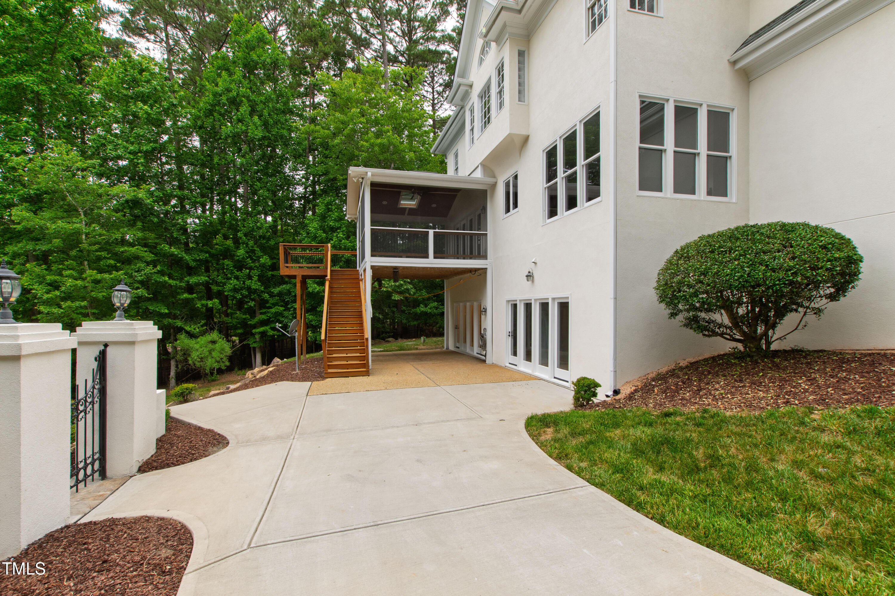 636 Pendleton Lake Road Raleigh, NC 27614 - Photo 84 of 88 a front view of a house with garden