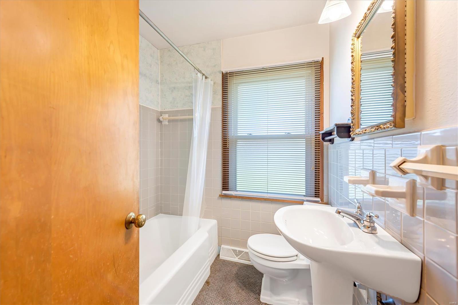 125 Shirley Lane Ballwin, MO 63011 - Photo 8 of 14