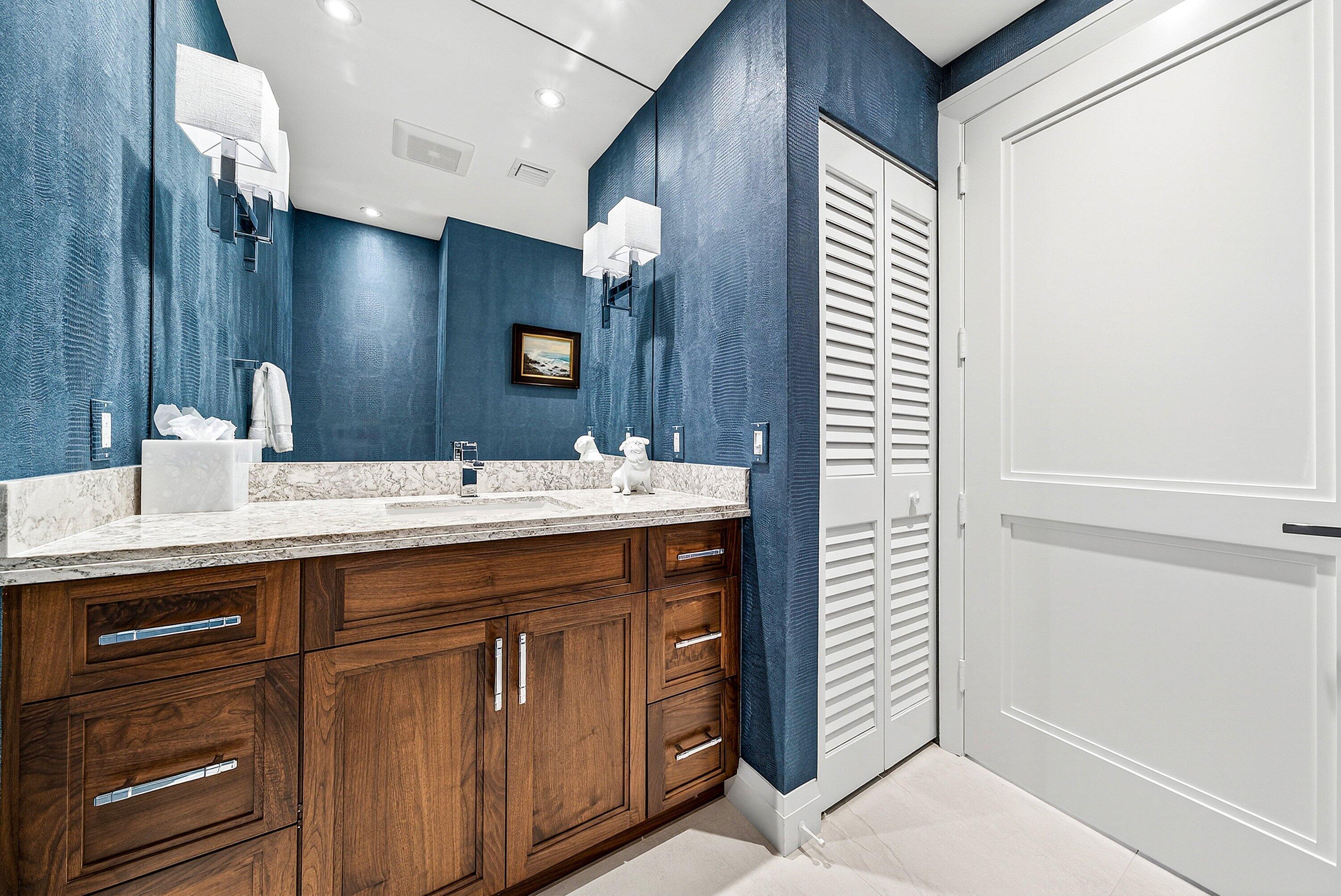 425 South Beach Road, Unit 2O Tequesta, FL 33469 - Photo 20 of 70 Powder Room