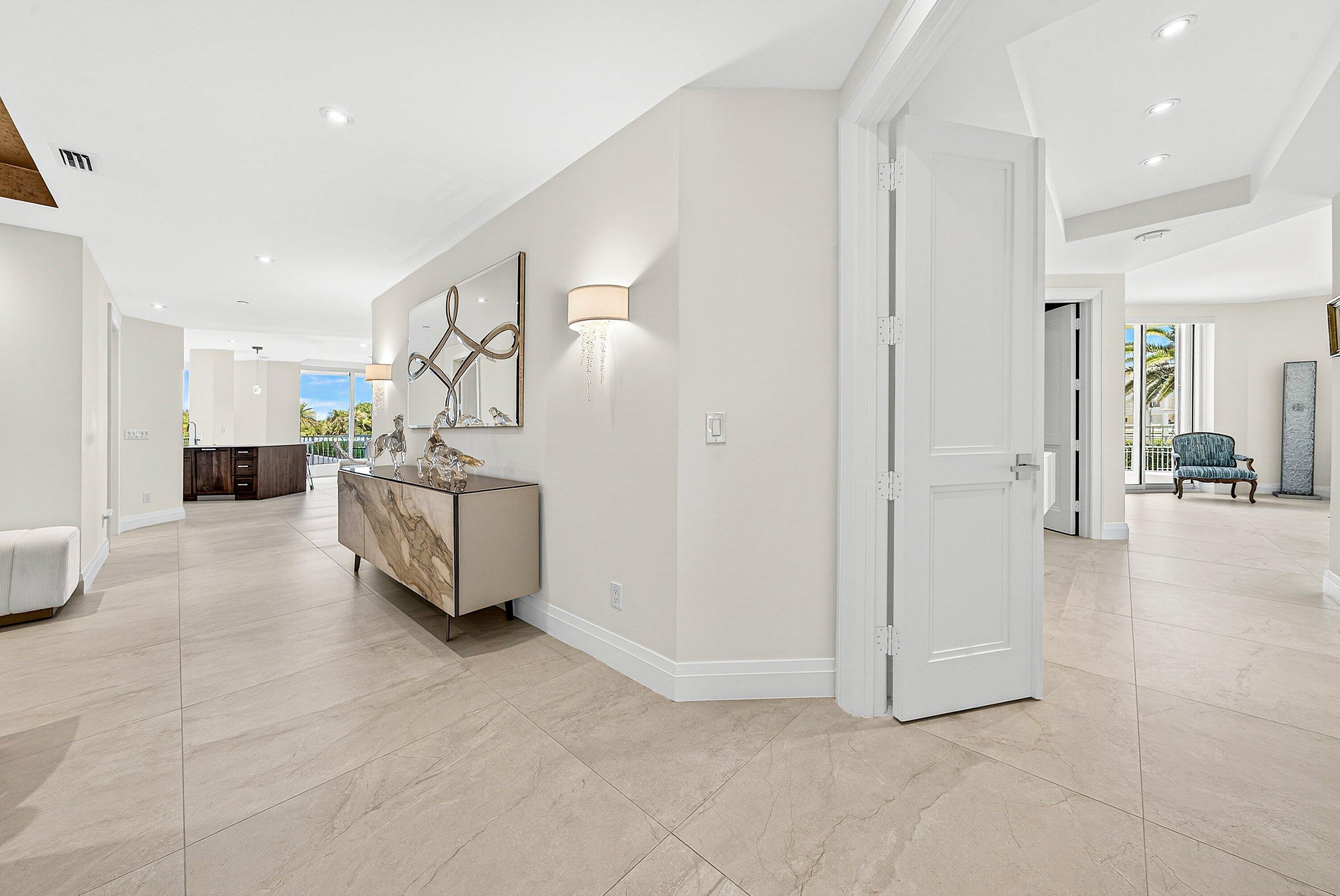 425 South Beach Road, Unit 2O Tequesta, FL 33469 - Photo 21 of 70 Primary Suite