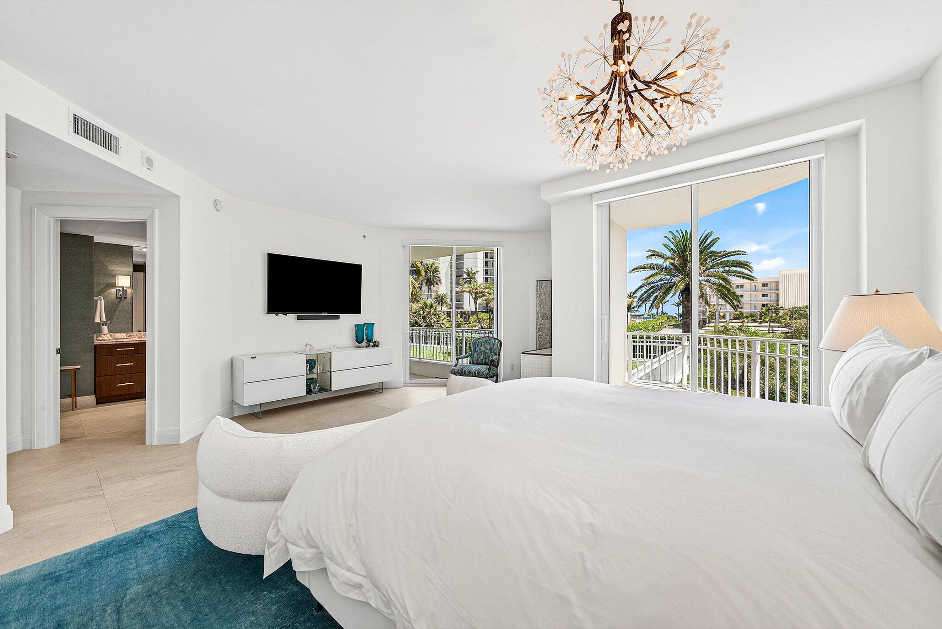 425 South Beach Road, Unit 2O Tequesta, FL 33469 - Photo 23 of 70 Primary Suite