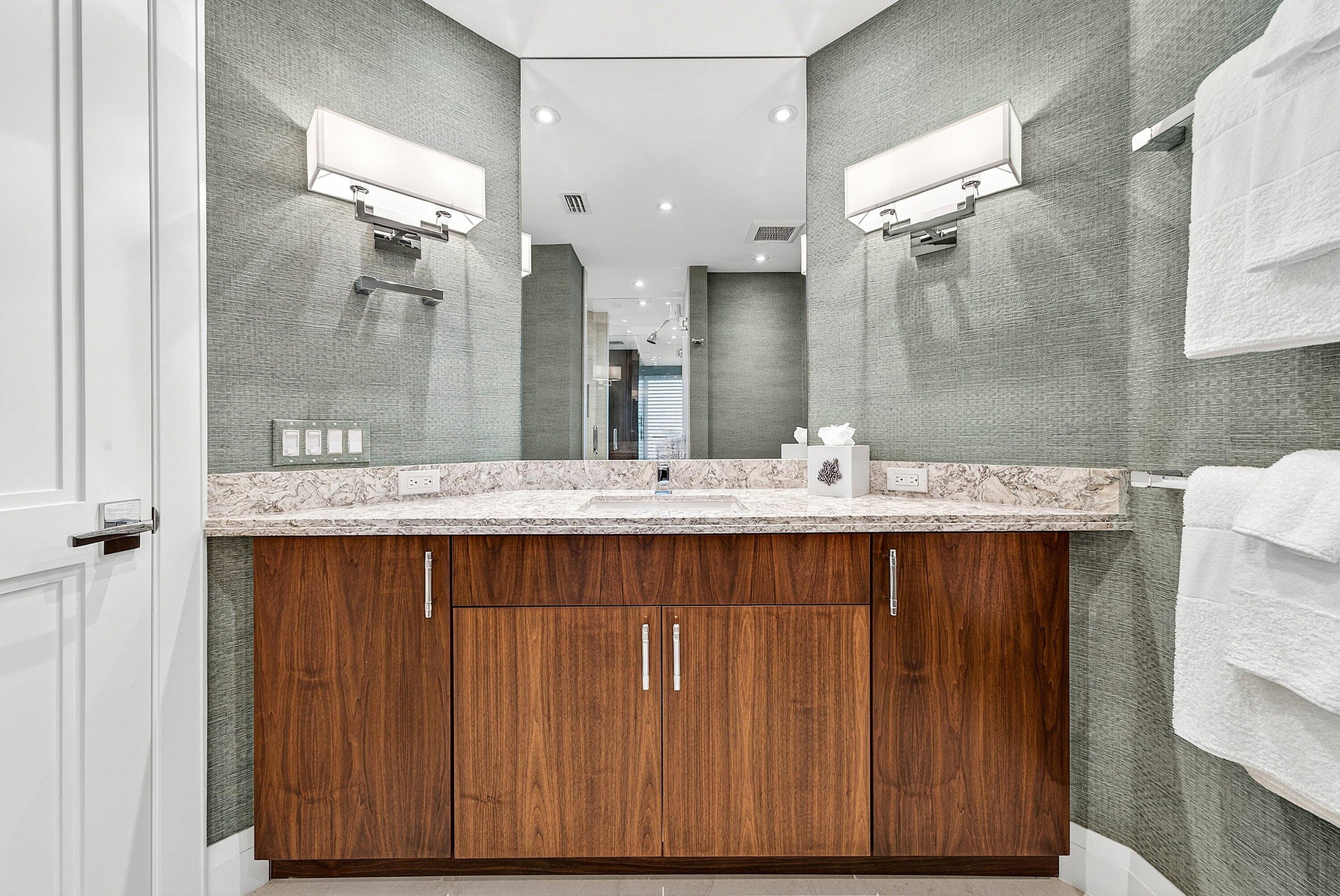 425 South Beach Road, Unit 2O Tequesta, FL 33469 - Photo 28 of 70 His Bathroom