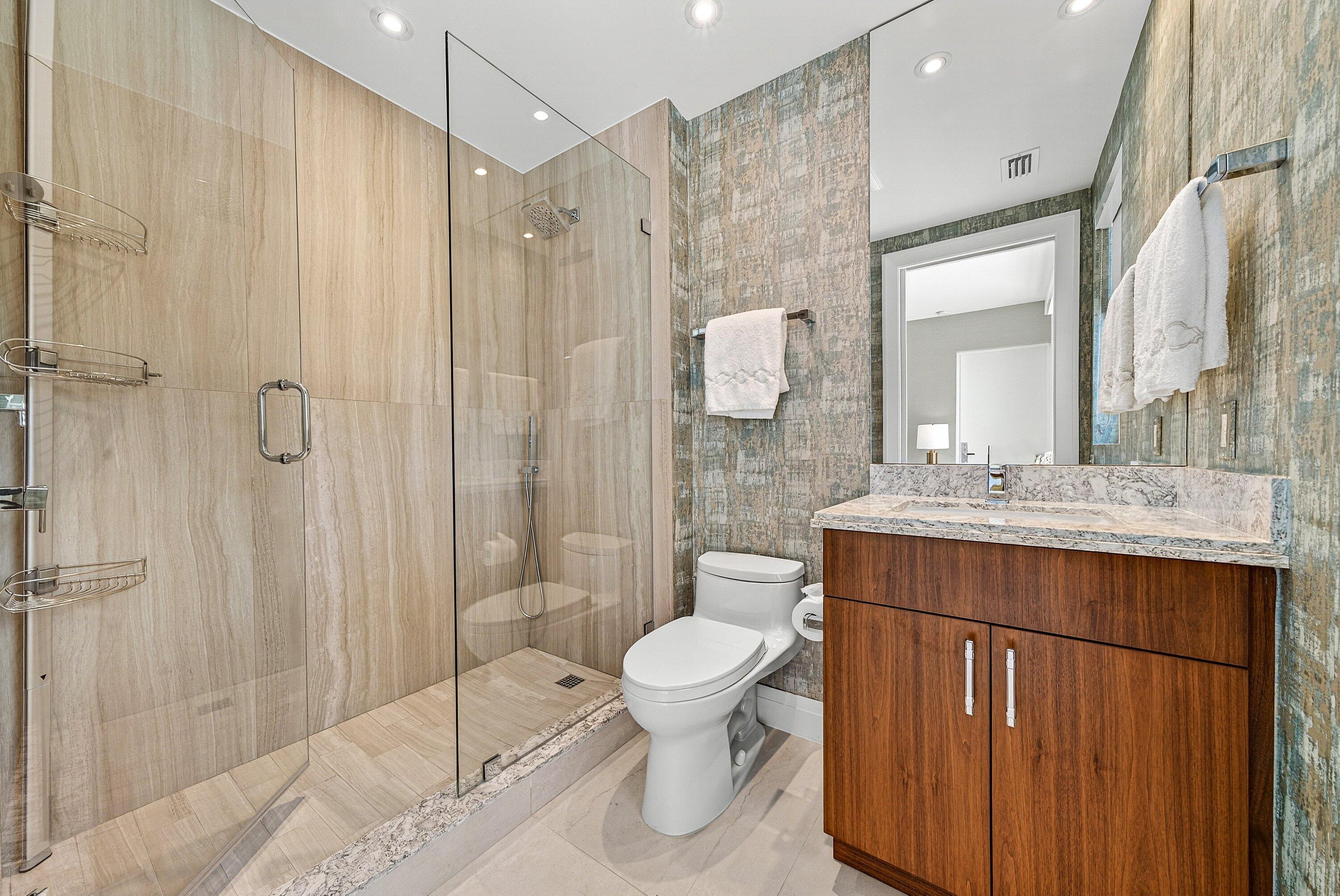 425 South Beach Road, Unit 2O Tequesta, FL 33469 - Photo 34 of 70 Guest Bathroom