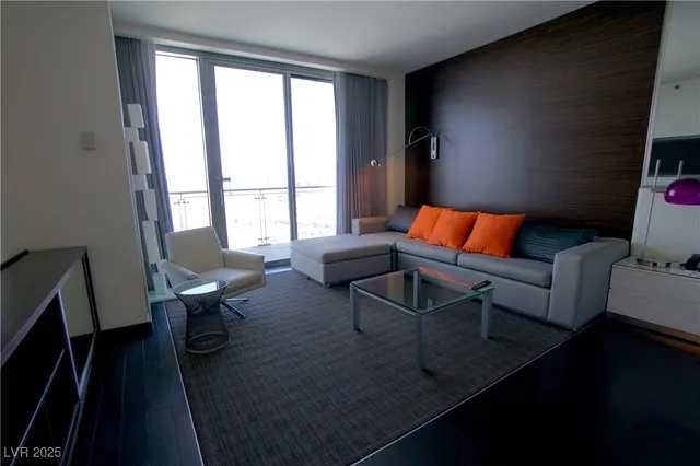 $2,700 | 4381 West Flamingo Road, Unit 3118, Las Vegas, NV 89103