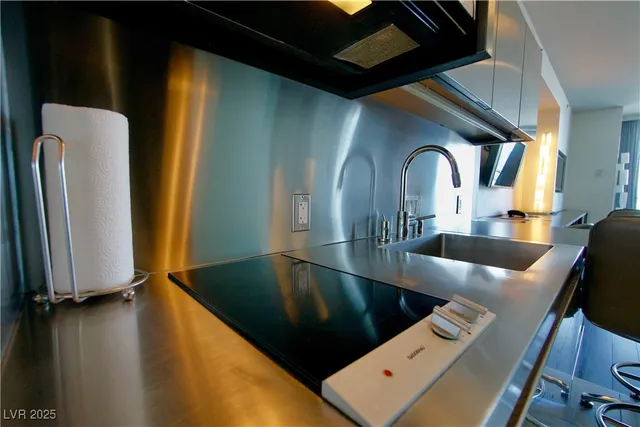 $2,700 | 4381 West Flamingo Road, Unit 3118, Las Vegas, NV 89103