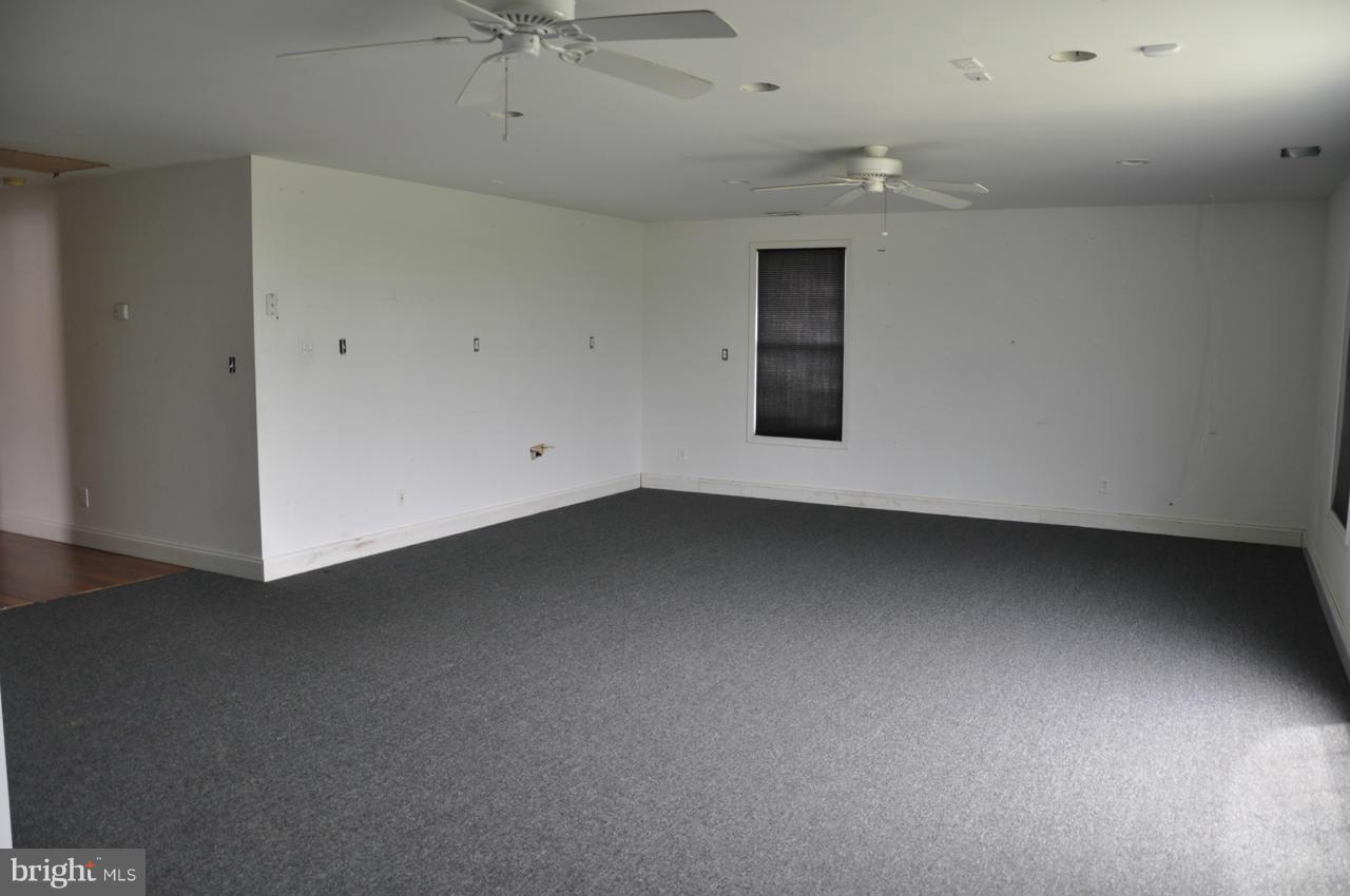 2610 West Woodwell Road Baltimore, MD 21222 - Photo 14 of 24 Interior (General)