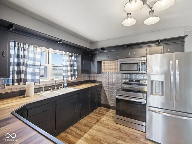 $385,000 | 3183 West 500 South, Shelbyville, IN 46176