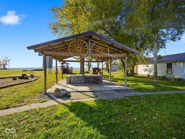 $385,000 | 3183 West 500 South, Shelbyville, IN 46176