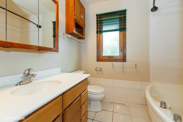 3017 Springbrook Road Crystal Lake, IL 60012 - Photo 12 of 20 a bathroom with a sink a toilet and bathtub