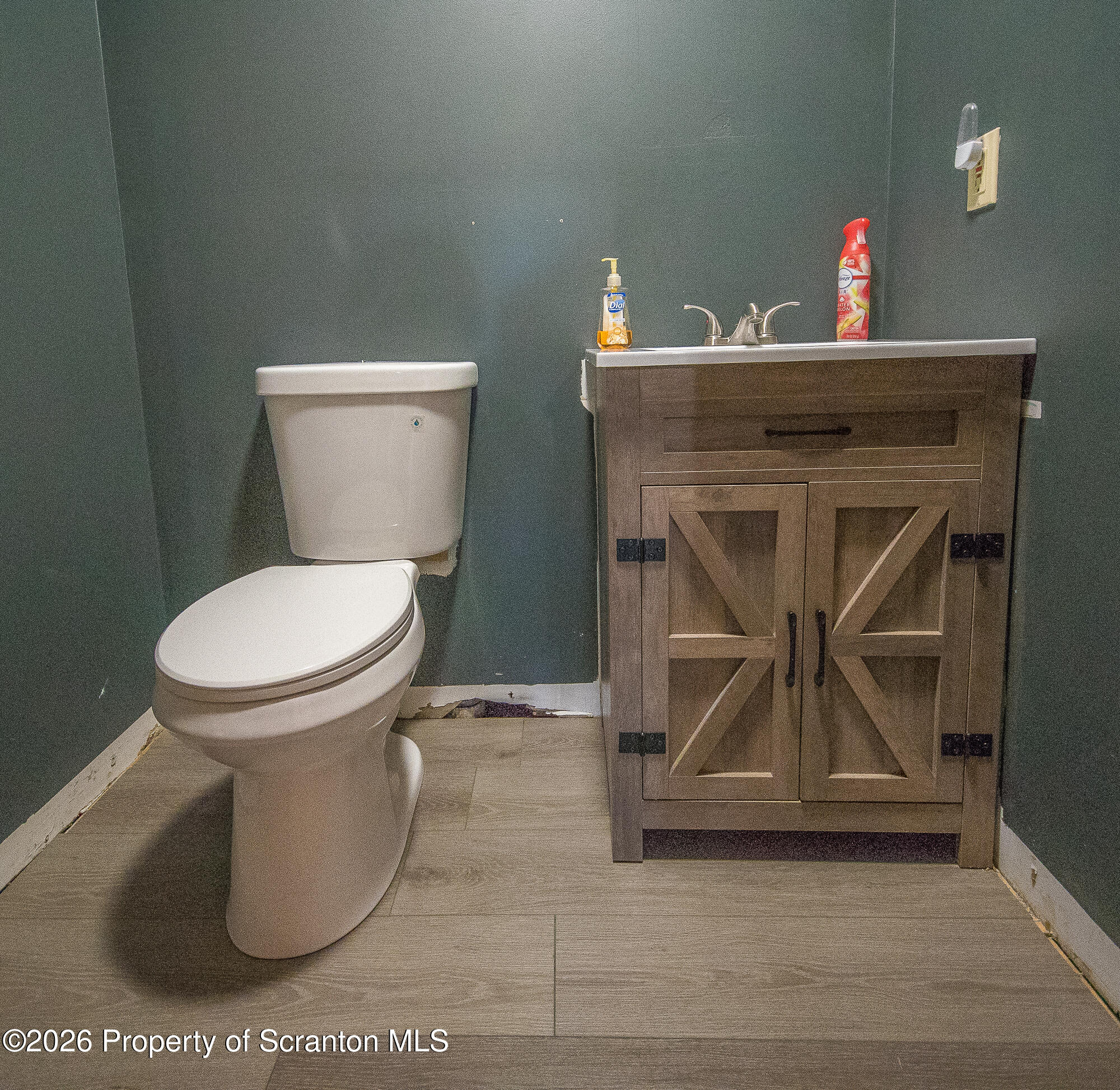629 Clinton Street Forest City, PA 18421 - Photo 5 of 28 1/2 Bathroom