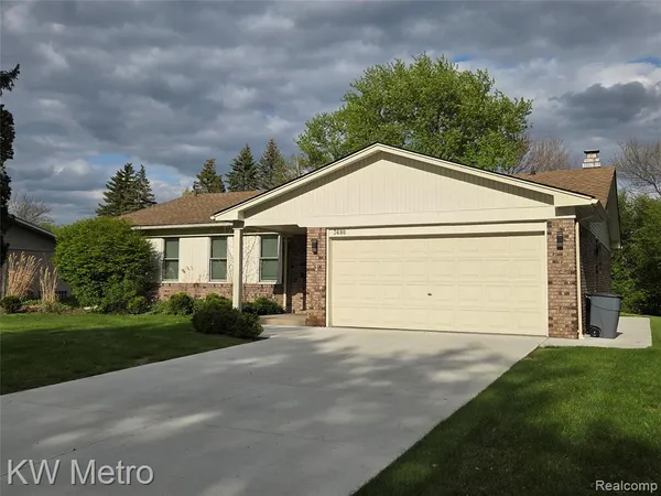 $490,000 | 3680 Oriole Drive, Troy, MI 48084