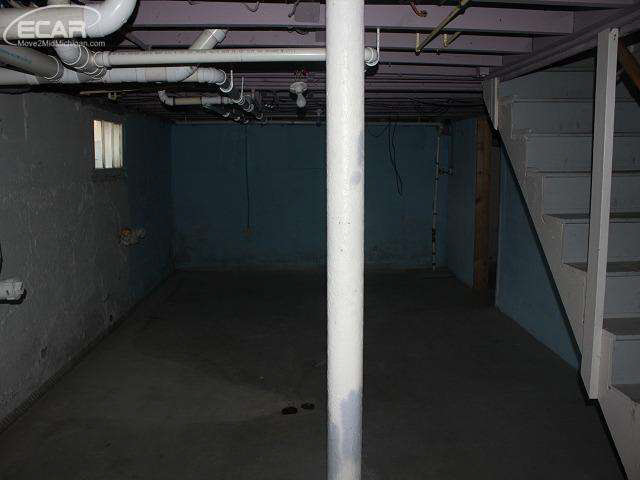 2108 South Dye Road Flint, MI 48532 - Photo 9 of 28 20452893-8.JPG