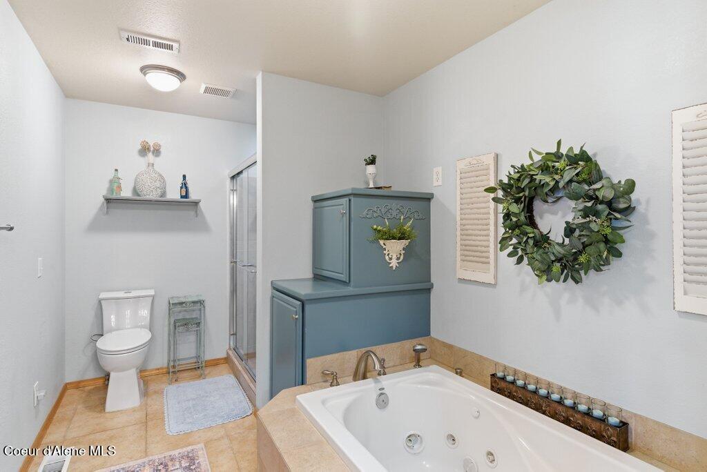4263 East Burchell Drive Hayden, ID 83835 - Photo 17 of 50 Primary Bathroom