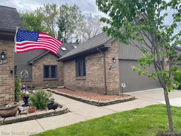 $265,500 | 16226 Pine Ridge Drive North, Fraser, MI 48026