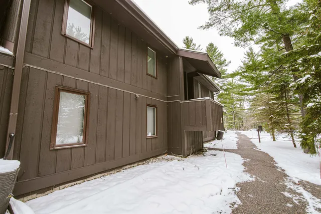 $129,500 | 5 Spruce Trail, Wisconsin Dells, WI 53965