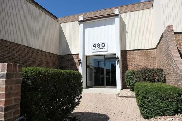 $1,900 | 480 74th Street, Unit 203, Downers Grove, IL 60516