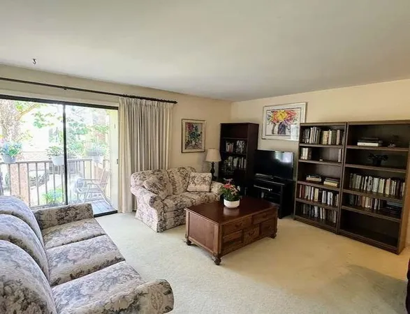 $1,900 | 480 74th Street, Unit 203, Downers Grove, IL 60516