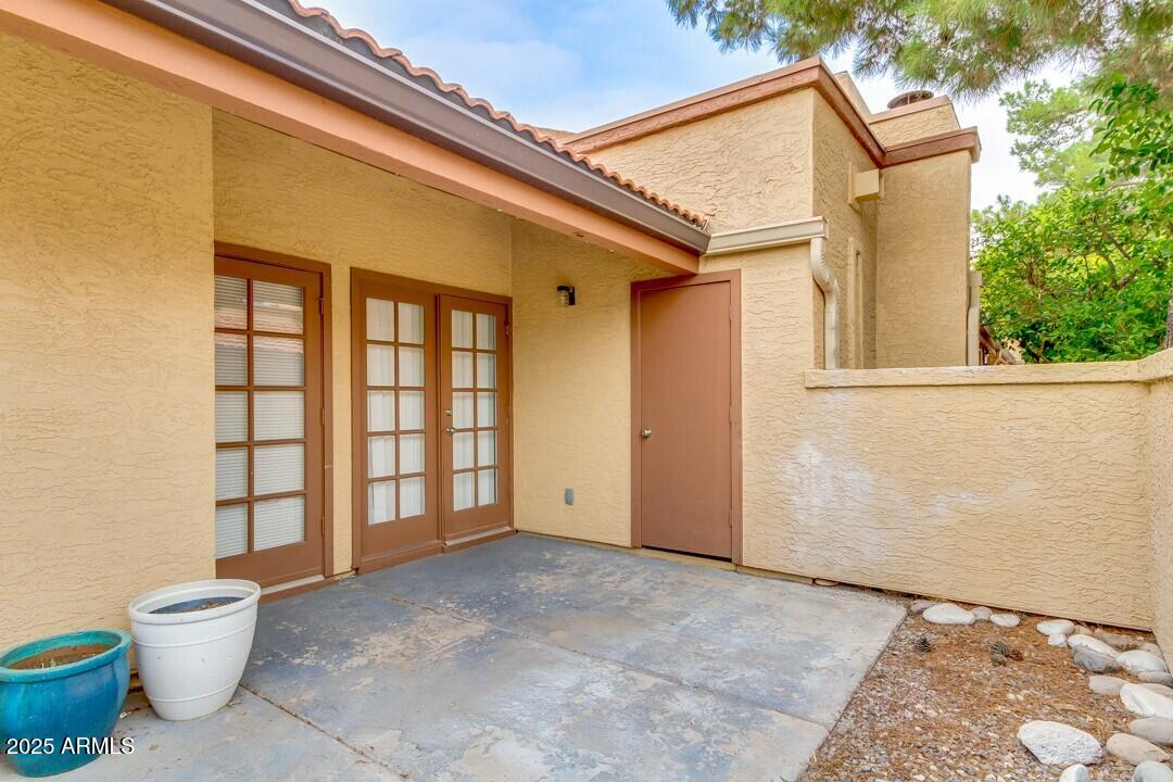 6900 East Gold Dust Avenue, Unit 149 Paradise Valley, AZ 85253 - Photo 5 of 34 a view of a back yard of the house