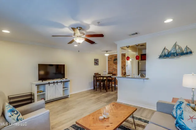 $1,650 | 1282 Beach Boulevard, Unit 206, Biloxi, MS 39530