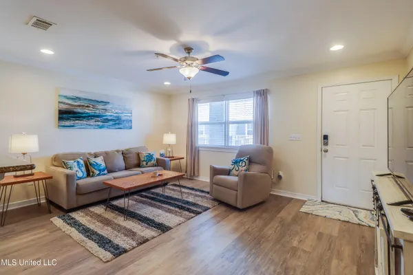 $1,550 | 1282 Beach Boulevard, Unit 206, Biloxi, MS 39530