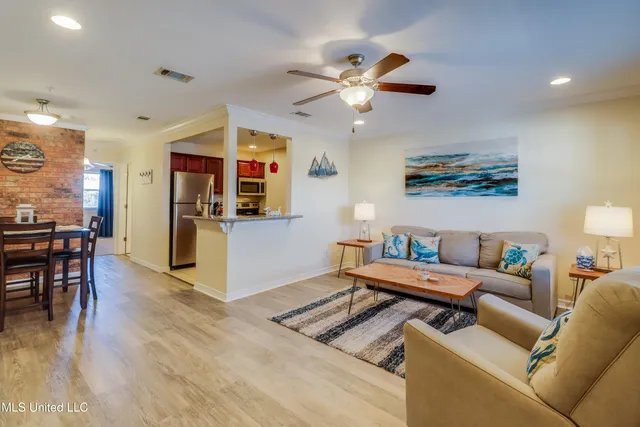 $1,650 | 1282 Beach Boulevard, Unit 206, Biloxi, MS 39530